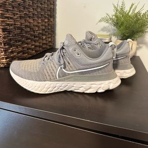 Nike React Flyknit running shoe. Size 6
